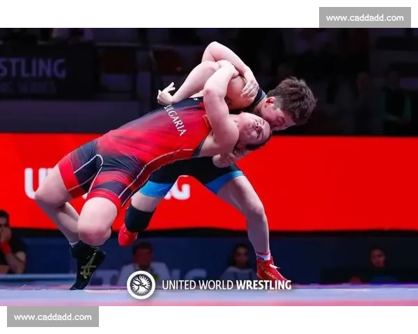 女子摔跤赛场激烈角逐展现力量与技巧 赛事背后深度解析与运动员成长故事